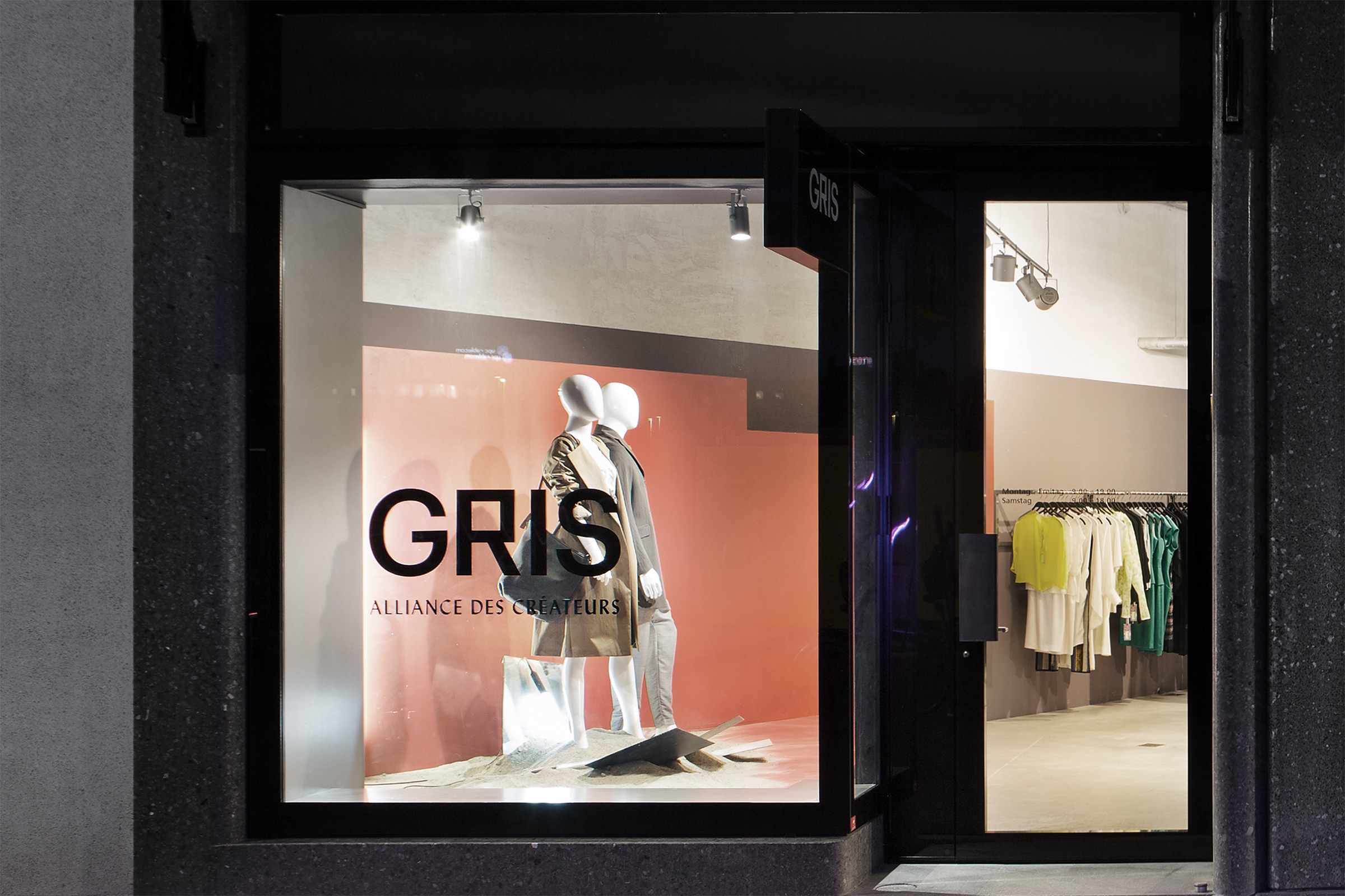 GRIS_WEB_FRONT_FENSTER_LINKS_VR